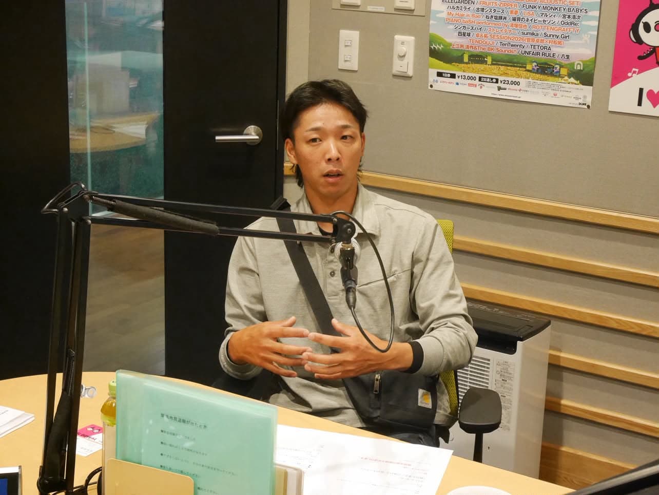 Shohei Sakashita talking about the farm on a radio programme